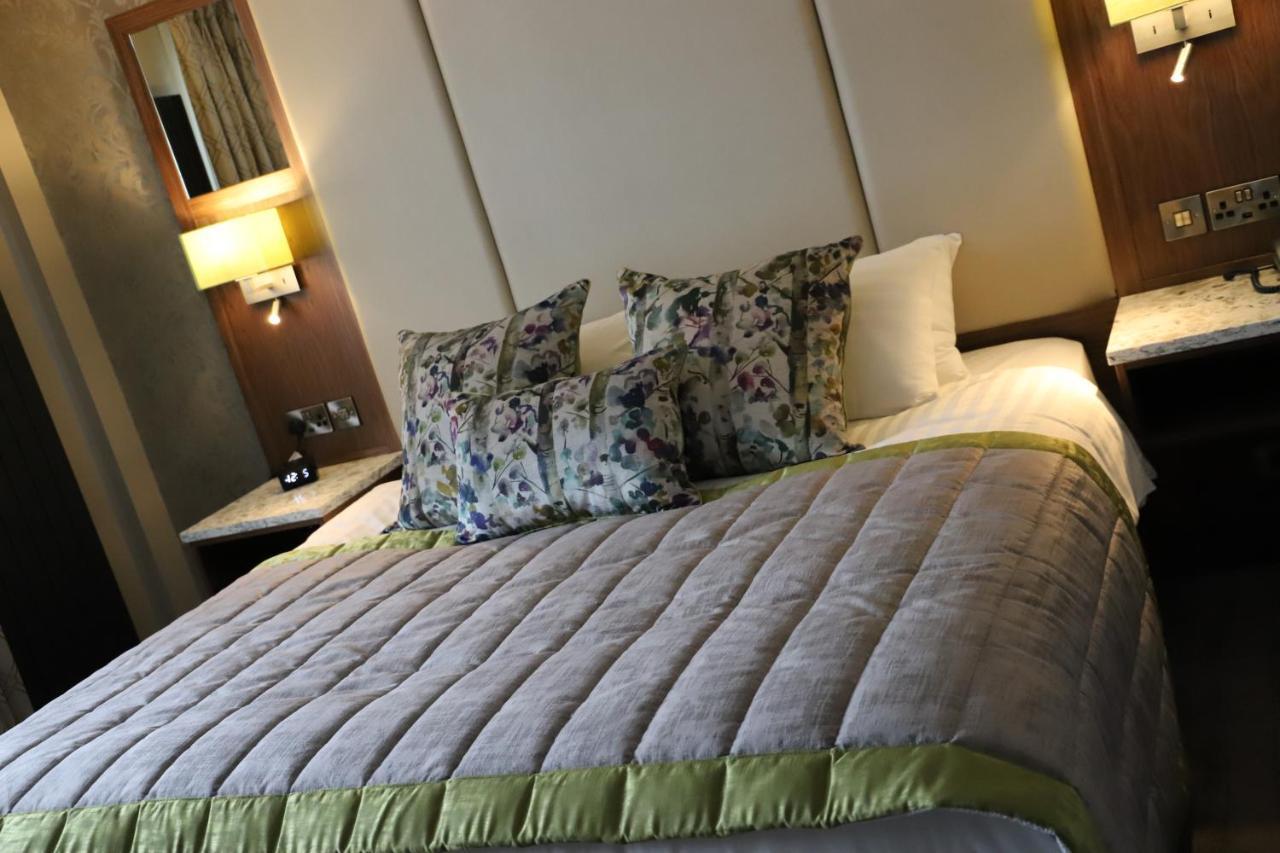 The Valley Hotel & Carriage Gardens Fivemiletown Bagian luar foto