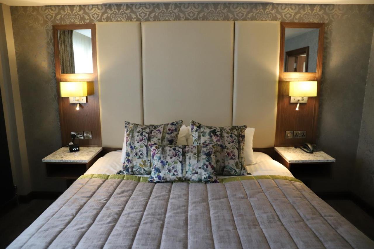 The Valley Hotel & Carriage Gardens Fivemiletown Bagian luar foto