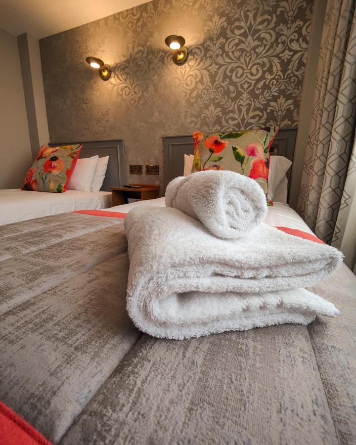 The Valley Hotel & Carriage Gardens Fivemiletown Bagian luar foto