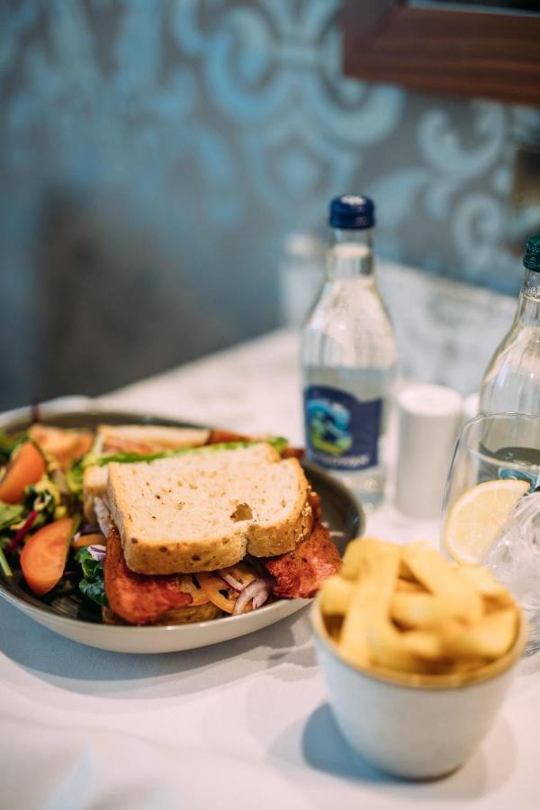 The Valley Hotel & Carriage Gardens Fivemiletown Bagian luar foto