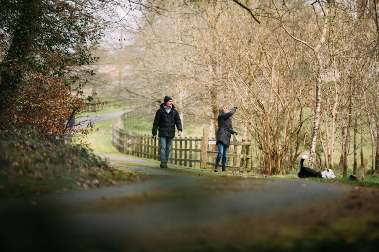 The Valley Hotel & Carriage Gardens Fivemiletown Bagian luar foto