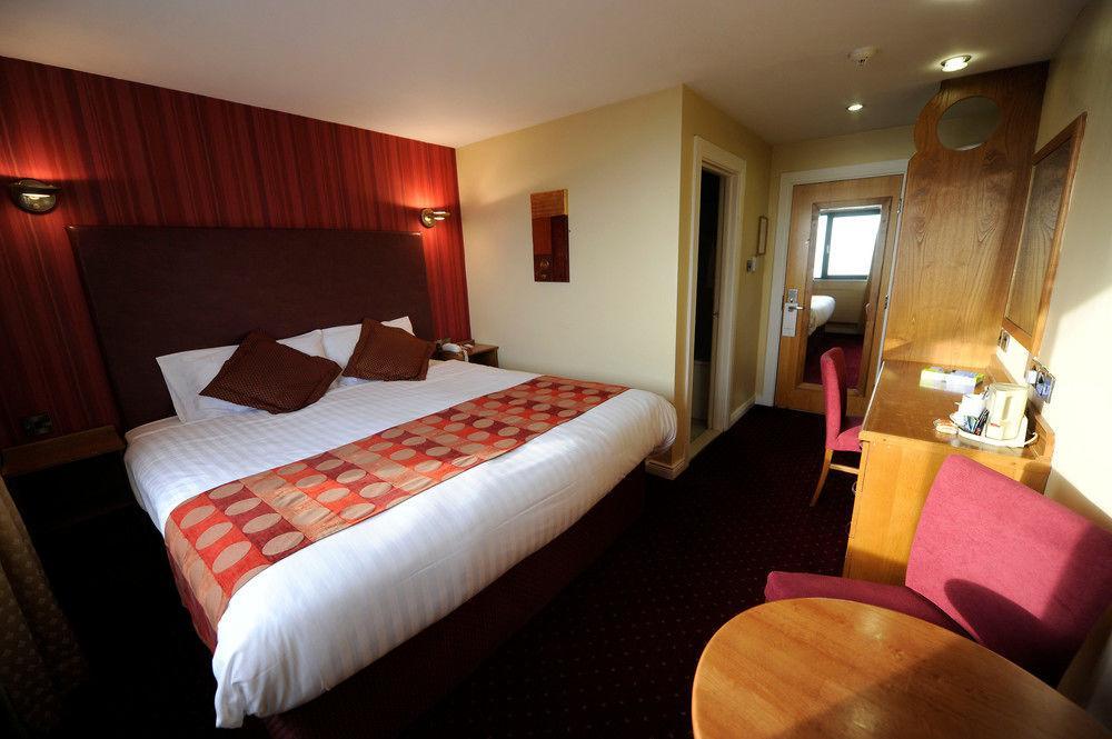 The Valley Hotel & Carriage Gardens Fivemiletown Bagian luar foto