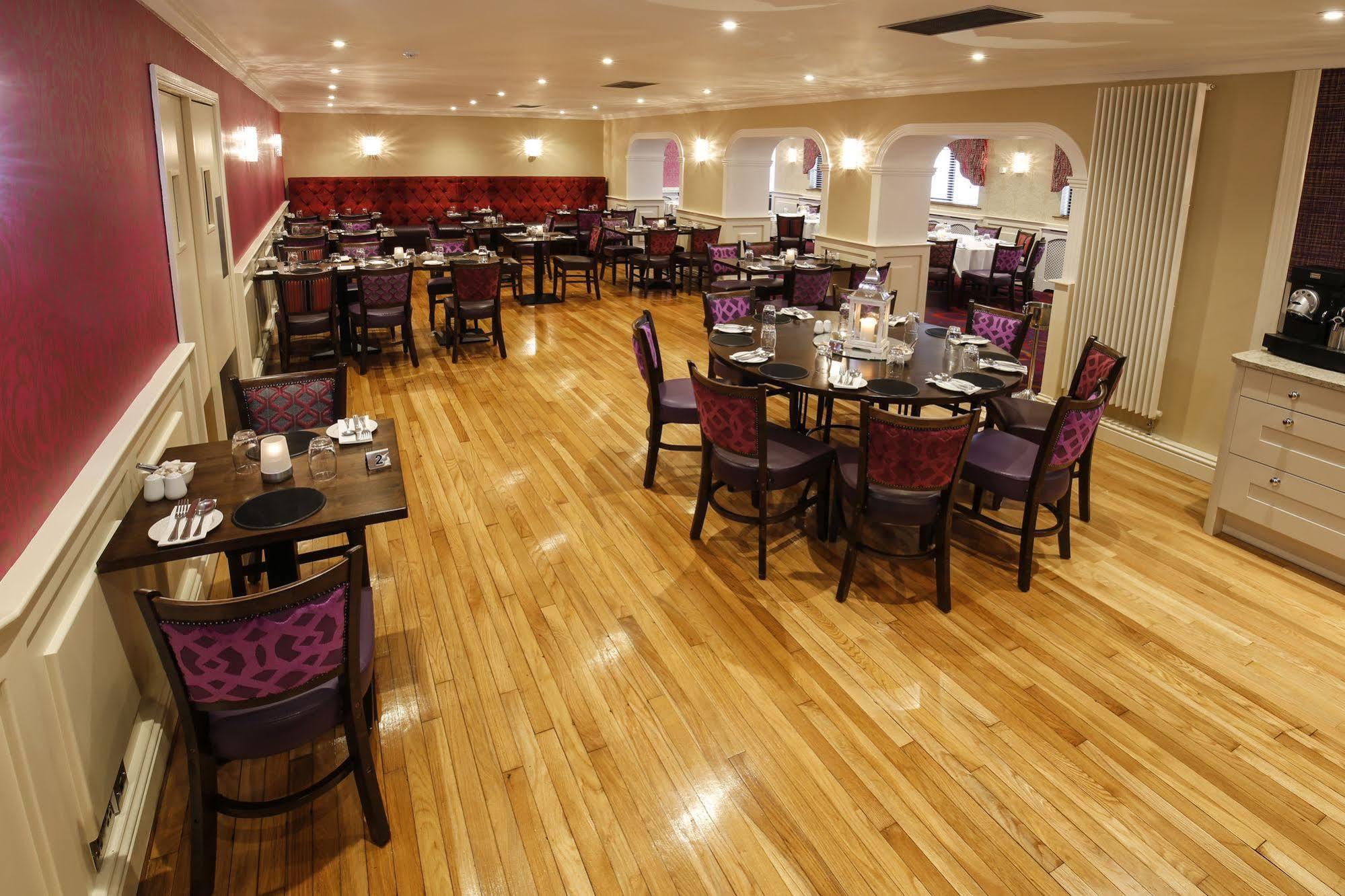 The Valley Hotel & Carriage Gardens Fivemiletown Bagian luar foto