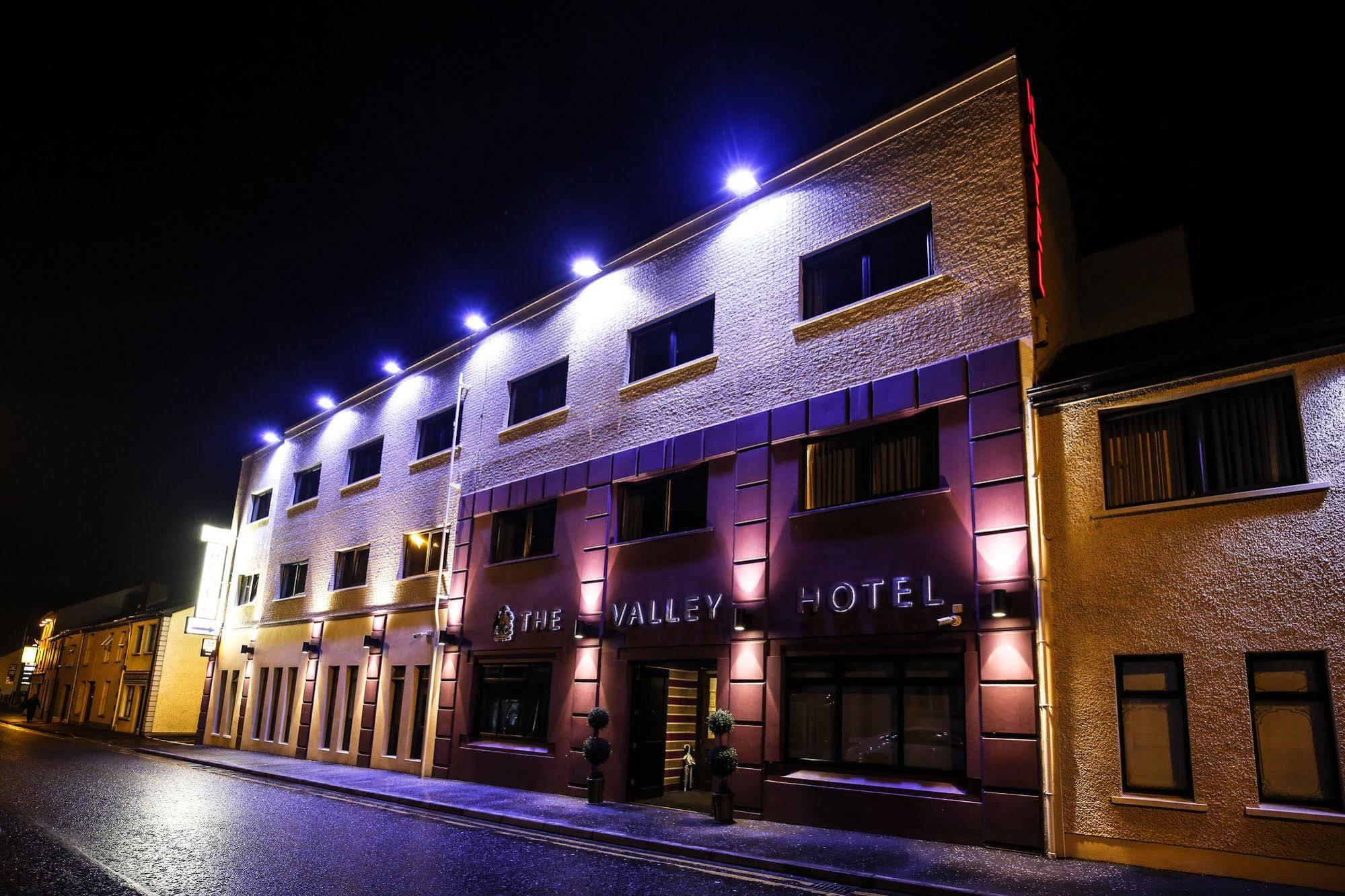 The Valley Hotel & Carriage Gardens Fivemiletown Bagian luar foto